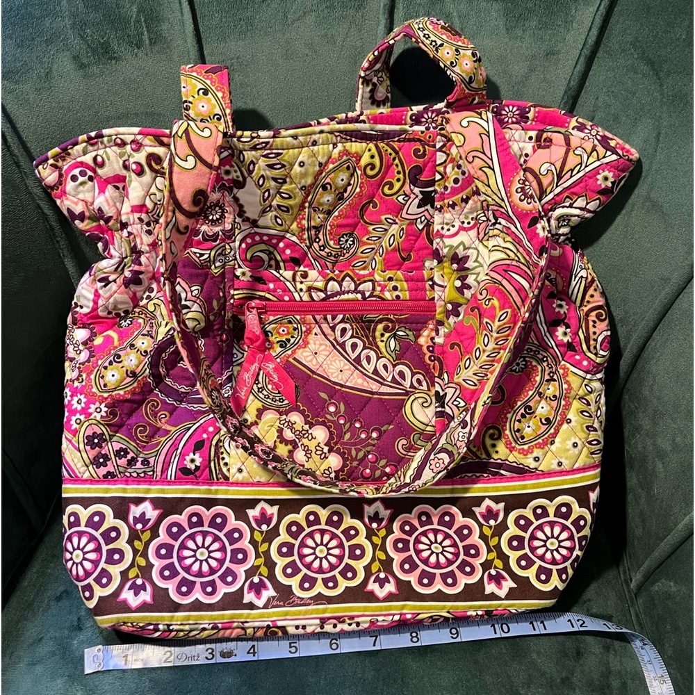 Vera Bradley [RETIRED] Very Berry Paisley On The Go Cinched Shoulder Bag - Picture 2 of 11